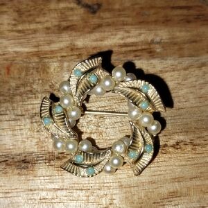 Elegant 50s Gold Toned and Faux Pearl Leaf Brooch